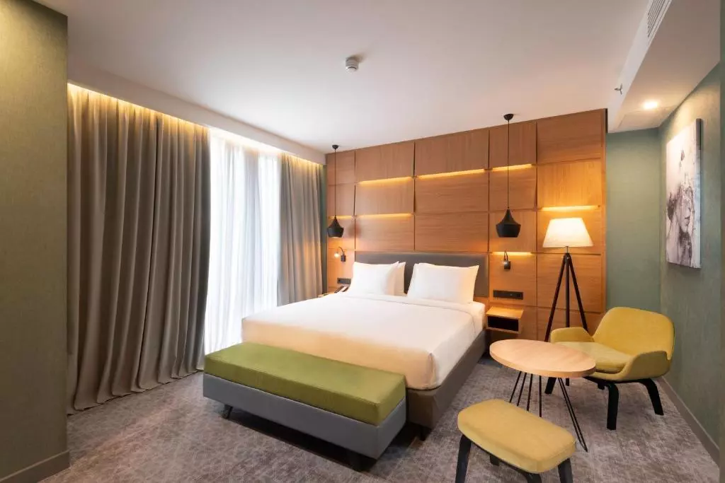Holiday Inn-1